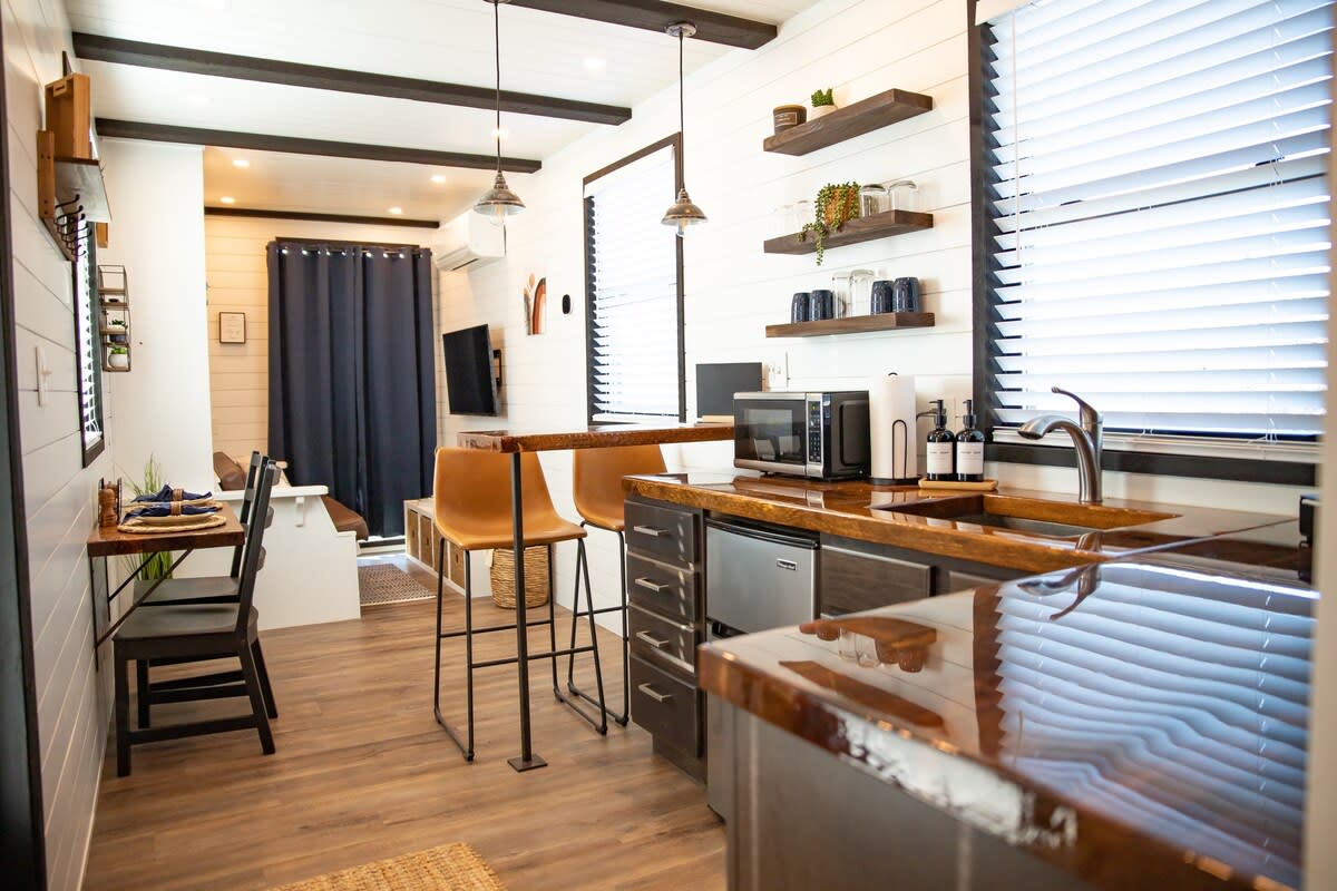 New! Moonlight Ridge-Shipping Container Home - VillaStay™